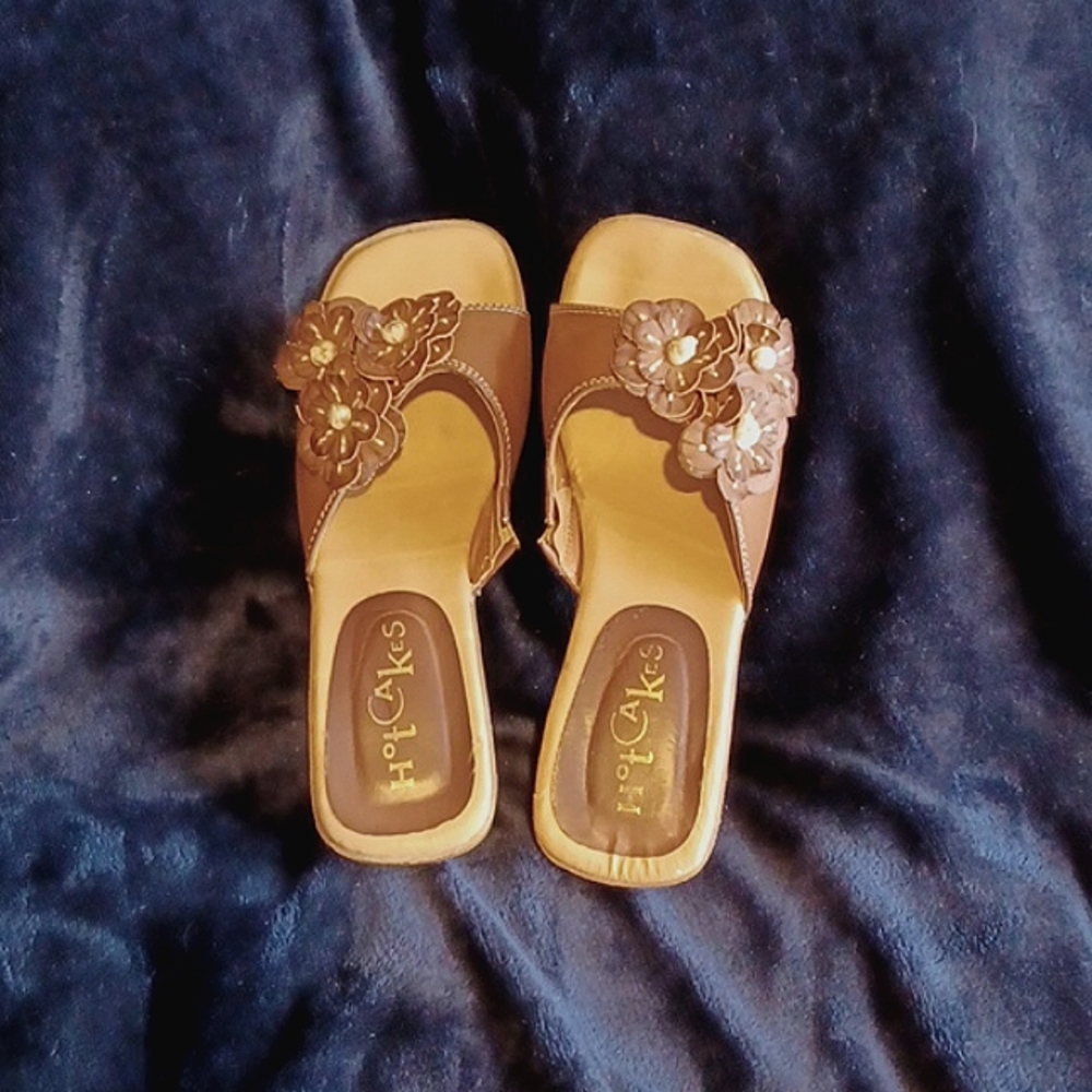 Hotcakes Sandals, Size 9M, Tan/brown color